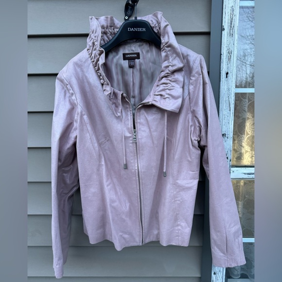 NWOT. Danier Pale Pink Leather Jacket with Ruffle Collar. - Picture 4 of 13